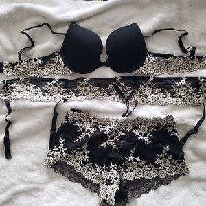 Wacoal embrace lace garter set